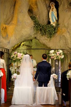Matrimonio religioso in una chiesetta