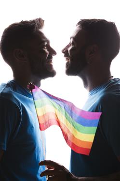matrimonio bacio gay omosessuali lgbt bandiera