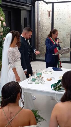 Susanna durante la celebrazione di un rito civile autentico