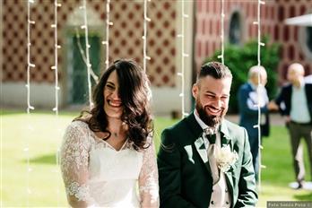 Due sposi emozionati durante la cerimonia