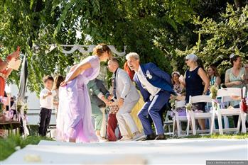 Una coreografia musicale durante una cerimonia
