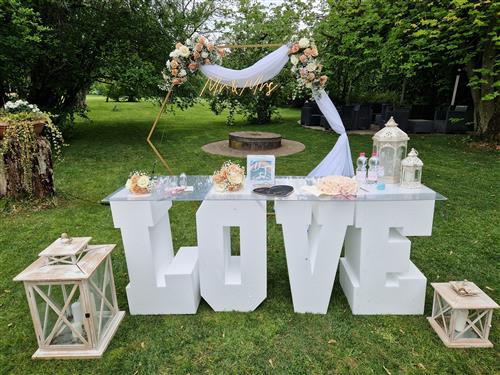 Ca' Pina Botteghino (PR) cerimonia simbolica matrimonio tavolo scritta love
