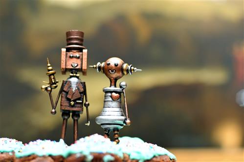 Un cake topper con dei robottini