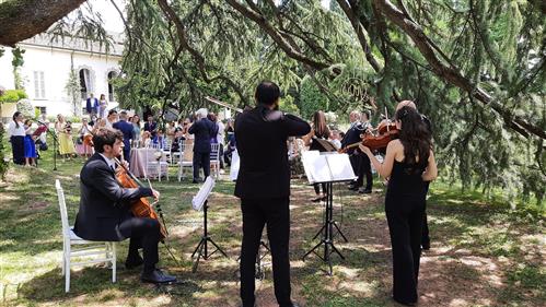 Un quartetto d'archi durante una cerimonia