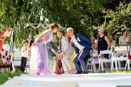 Una coreografia degli sposi per l'uscita dalla cerimonia
